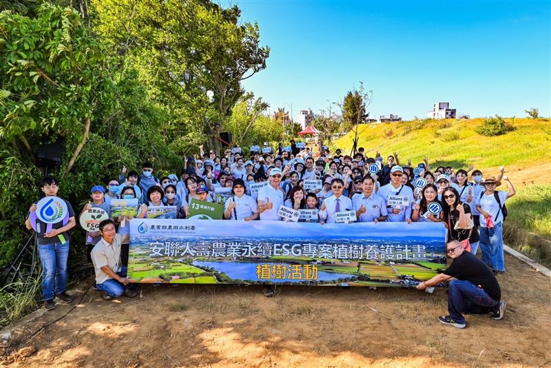 安聯人壽號召同仁參與植樹活動
