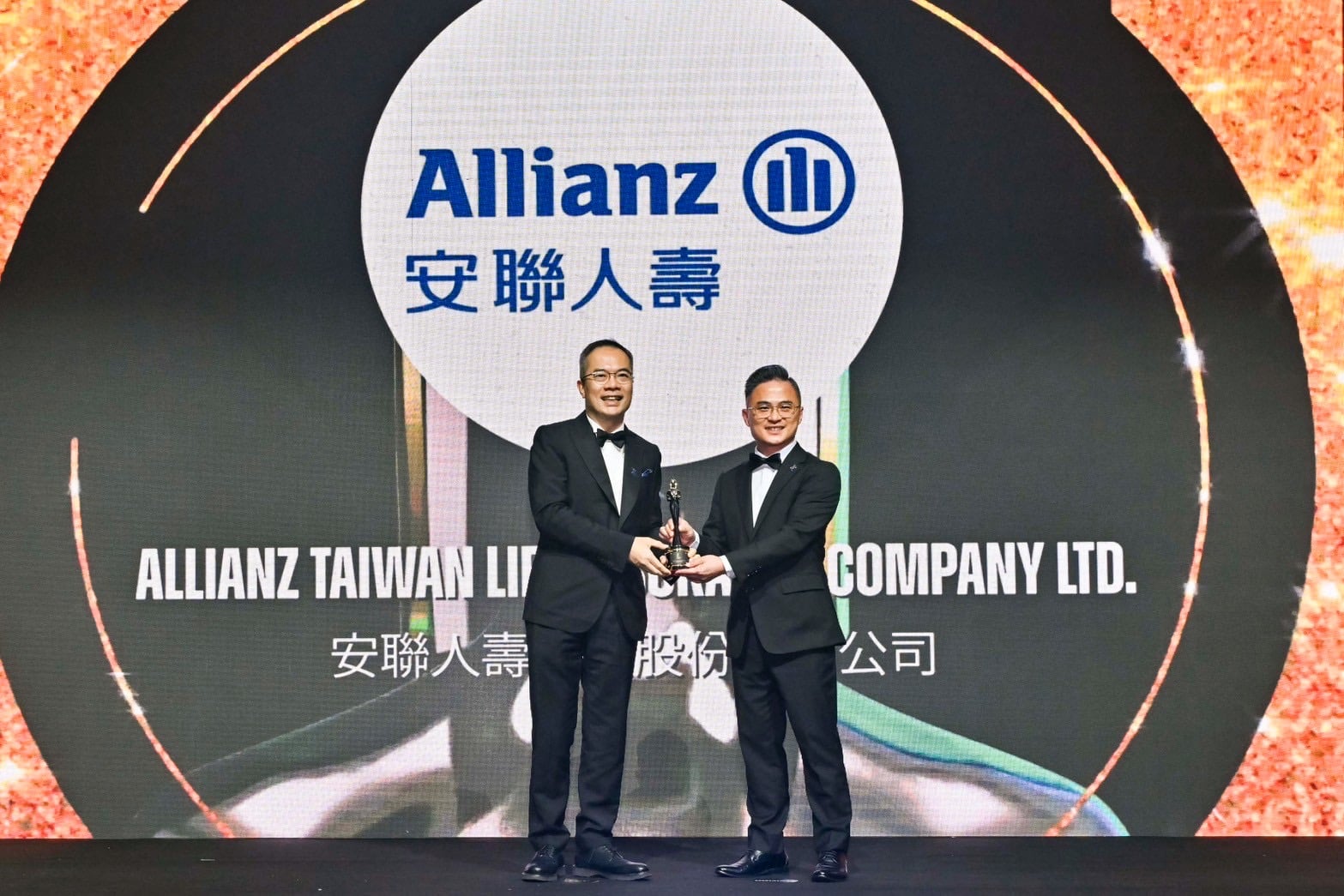 安聯人壽營運長陳俊宏領取《HR Asia》金獎